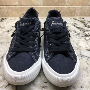 Great distressed Blue Blowfish 7 Fashion Shoes